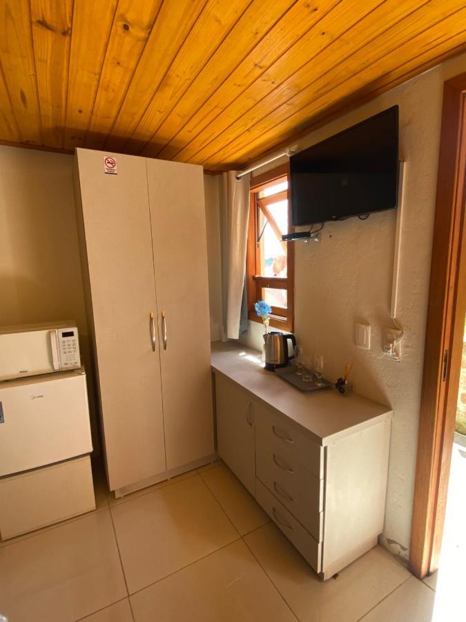 Casa Aconchegante Ou Suites Privativas カネラ エクステリア 写真